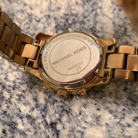 MICHAEL Michael Kors mini Runway gold watch - Picture 5 of 7